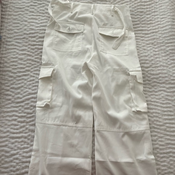 Adjustable waist white cargo pants size small petite (size 4) - Picture 2 of 3